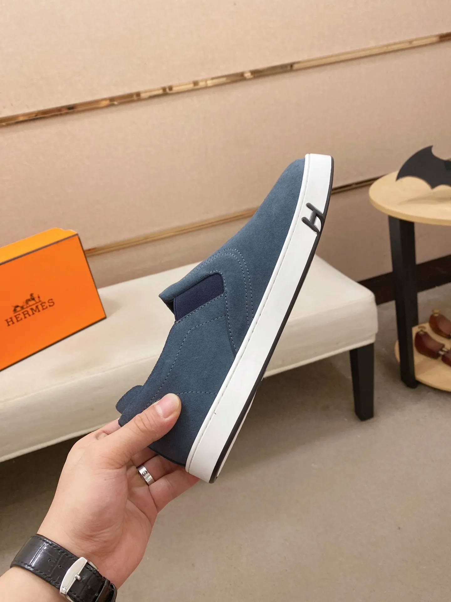 Men's clothing and shoes💰: 442💰《HERMES》【Classic original single version】Hermès; top 🔝purchase agent🔍🔍men's latest 🇺🇸 counter sales simultaneously, imported from Italy original ▲▲cowhide ▲▲ (high-end, nobility, class) ) Exquisite workmanship (Italian 🇮🇹 imported water-dyed 🐂 cowhide lining) sole: original sole provided by the original factory, ⚠️exclusive double-layer activity·TPR·rubber·combined molded outsole; super comfortable·wear-resistant·non-slip·environmental protection The real thing is more beautiful if you take the real thing (high quality, follow the order). You can enter and exit the counter at will * Number of yards: 38-44 (45 can be customized and cannot be returned or exchanged)